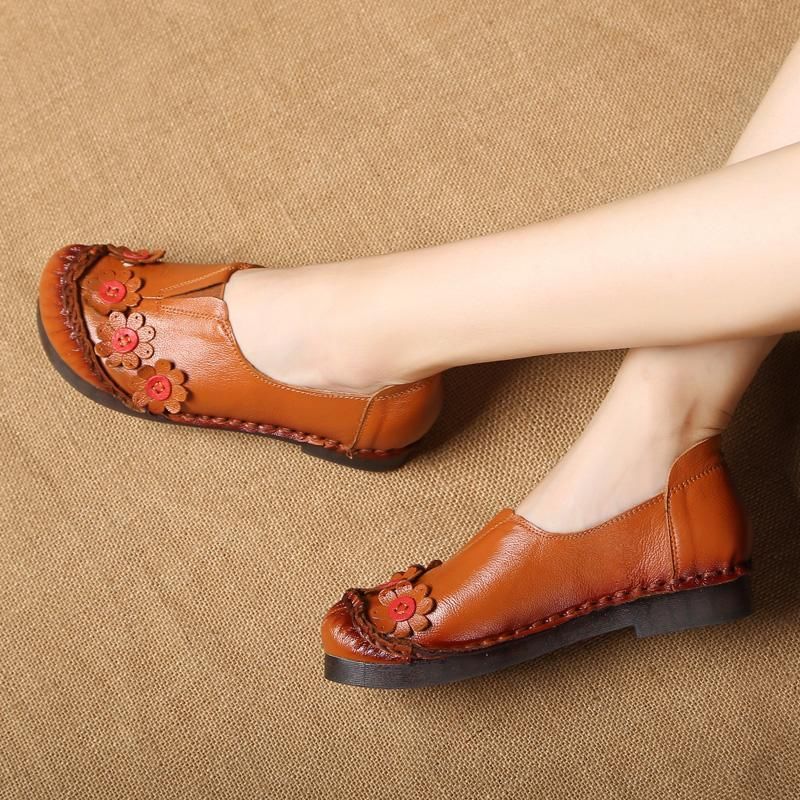 40岁女人穿高跟鞋太累，试试初秋妈妈鞋，不累脚还能穿出时髦感