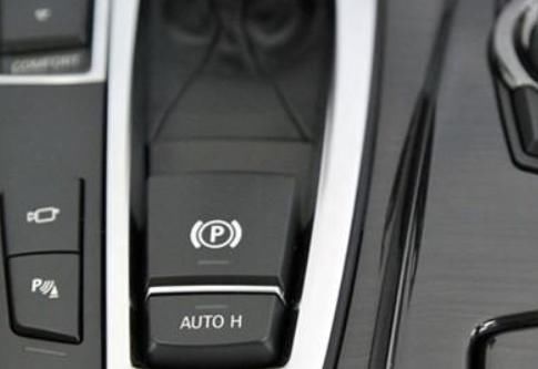 很多人说不要使用 自动驻车 功能 老司一听 学会了就是 真香 快资讯