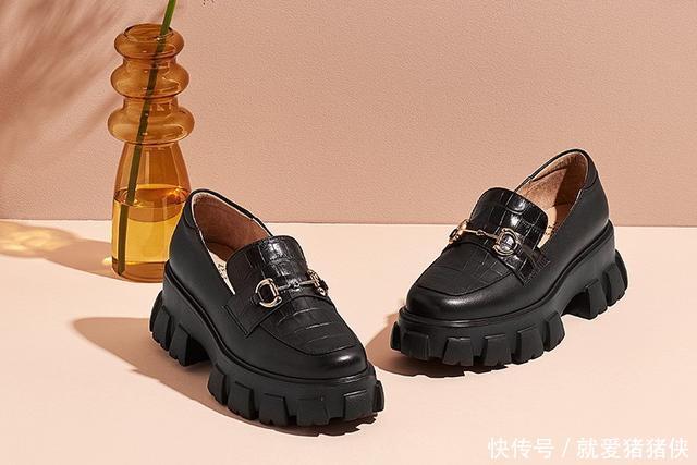  「乎人手一双」细数那些“中看不中用”的鞋子，帆布鞋上榜，最后一款是我的最爱