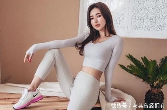 『底裤』街拍:打底裤小姐姐的搭配随性自在,潇洒不失优雅