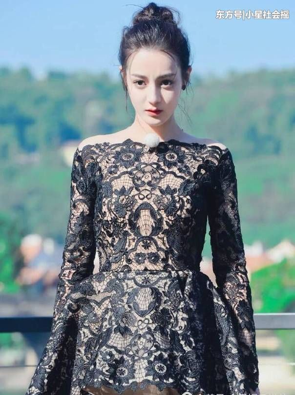 女星穿黑色蕾丝裙，热巴显瘦，杨颖性感，网友:她像未成年!