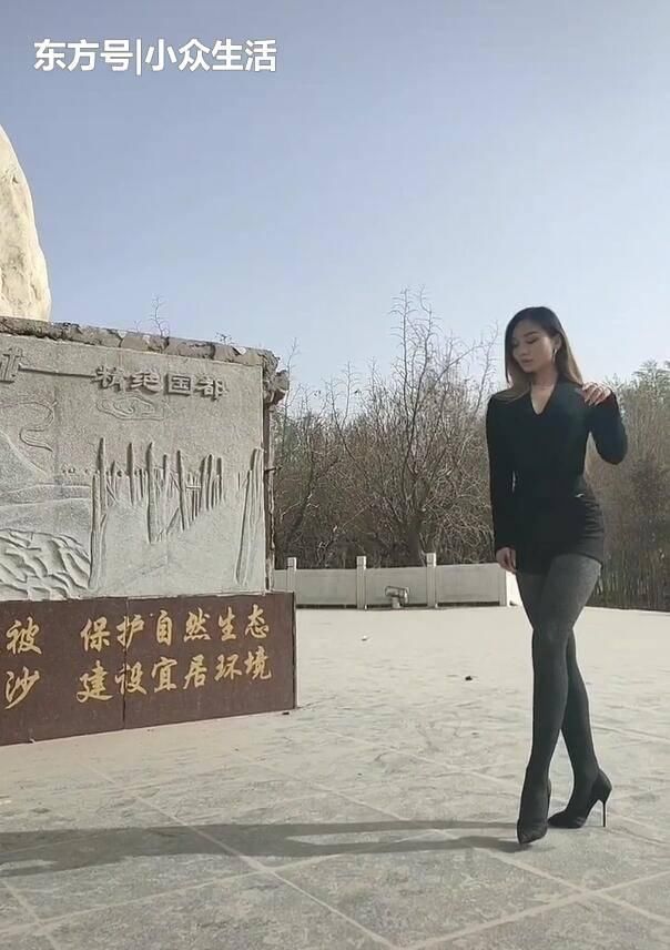  好处|街拍：妹子穿热裤有什么好处?再也不愁个子矮了!