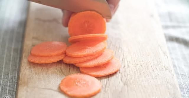  粉丝@【春菜海味粉丝煲】最爱这一煲，鲜甜味美最应季！