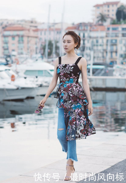 毛俊杰穿吊带裙海边游玩，腰间的三坨赘肉好扎眼啊