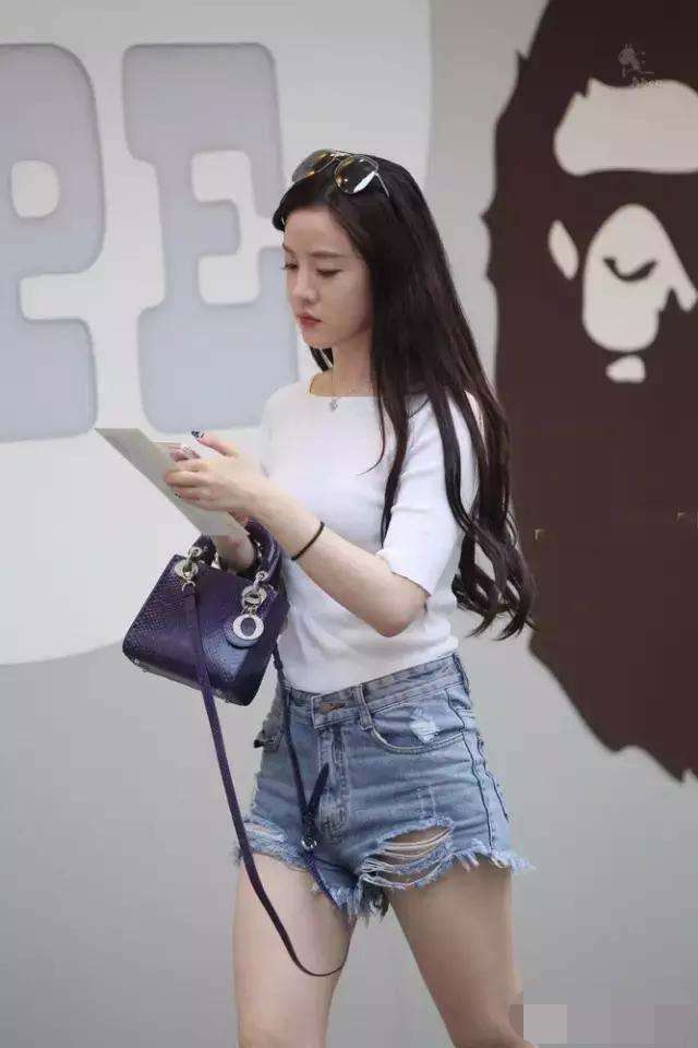 路人街拍, 这样足够明显了吧