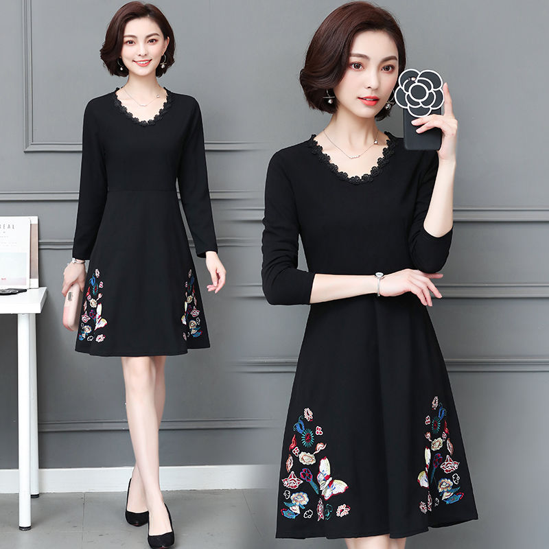 这样秋裙在视觉上更加显瘦，更清新自然，+高跟鞋，很有女人味