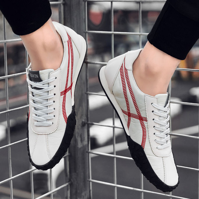 天气那么热，你还穿着皮鞋不难受吗?瞧瞧新出夏季呼吸鞋，忒舒适