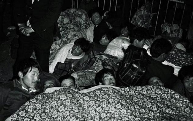  「漂亮」老照片直击90年代南下打工潮: 发财者寥寥无几, 图8发廊