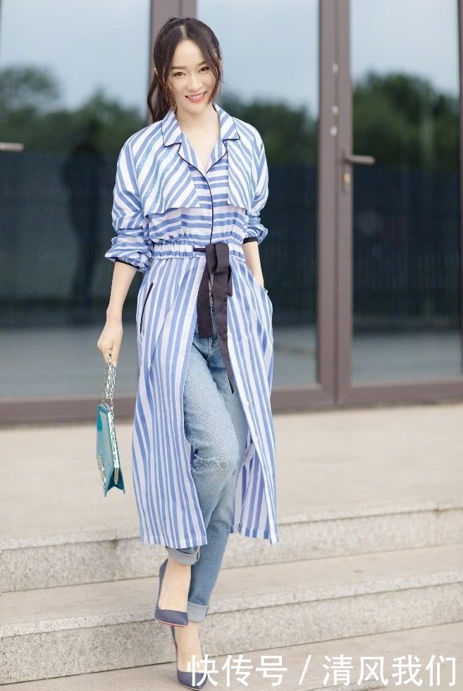 霍思燕和丈夫现身机场，一双“牙签腿”非常吸睛，这有80斤吗？