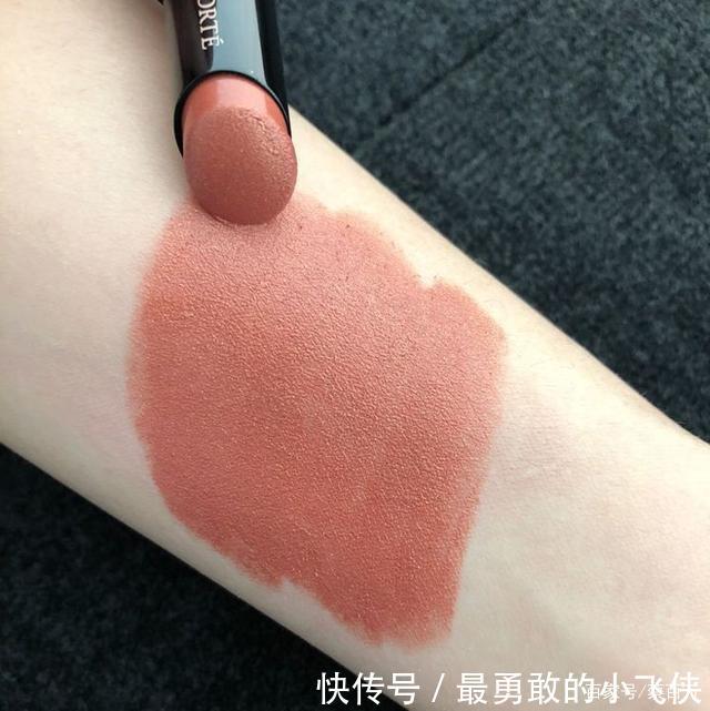  「唇膏」美妆论坛讨论度最高的6支焦糖色唇膏！一搽皮肤立白，黄皮人必收