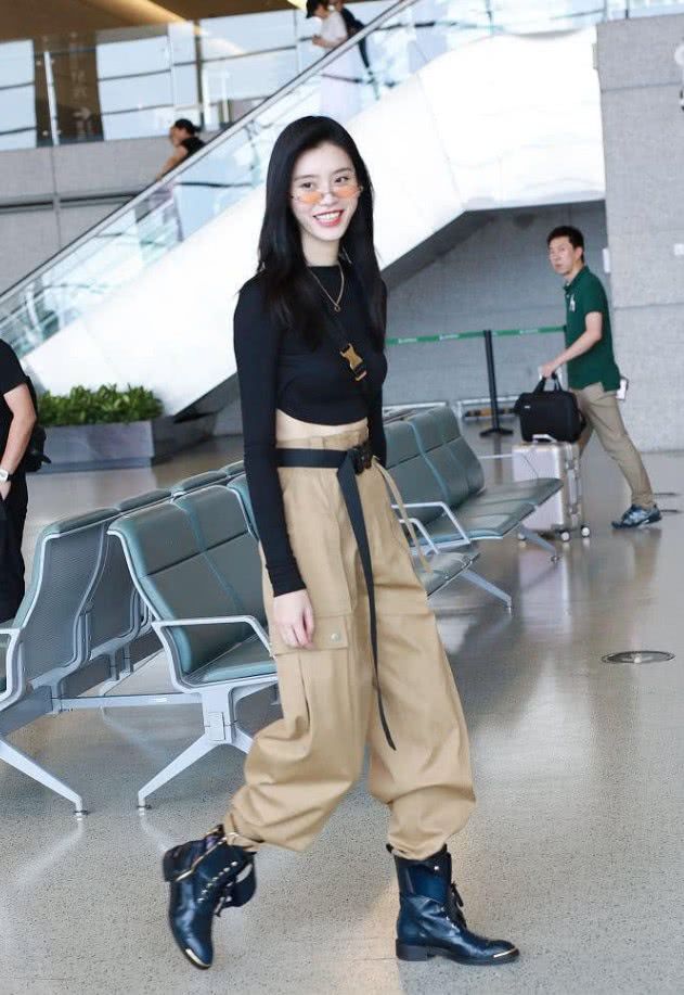 年轻就是资本!奚梦瑶大秀美背,秀身材也不带你这样的!