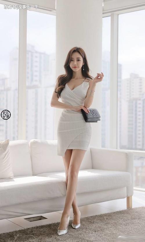 街拍：穿包臀裙的美女，没有好身材，驾驭不了