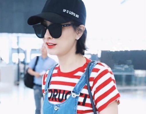 时尚新宠吴昕，一条背带裤的扮嫩技术，就连杨颖都比不过！