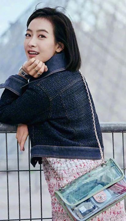 昨天的塑料袋你爱搭不理，今天的塑料袋只有时髦女孩看得起