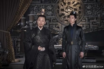 《扶摇》国公发微博称心好累，身边都是假的，网友众筹给他买王座