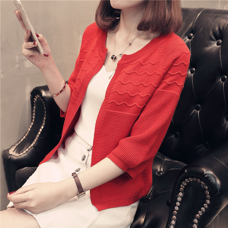 70后女人尽量少穿风衣!入秋流行简约名媛小衫，有气质又上档次