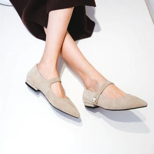 不是所有的女人都爱穿高跟鞋，优雅的平底浅口鞋，舒适又好看