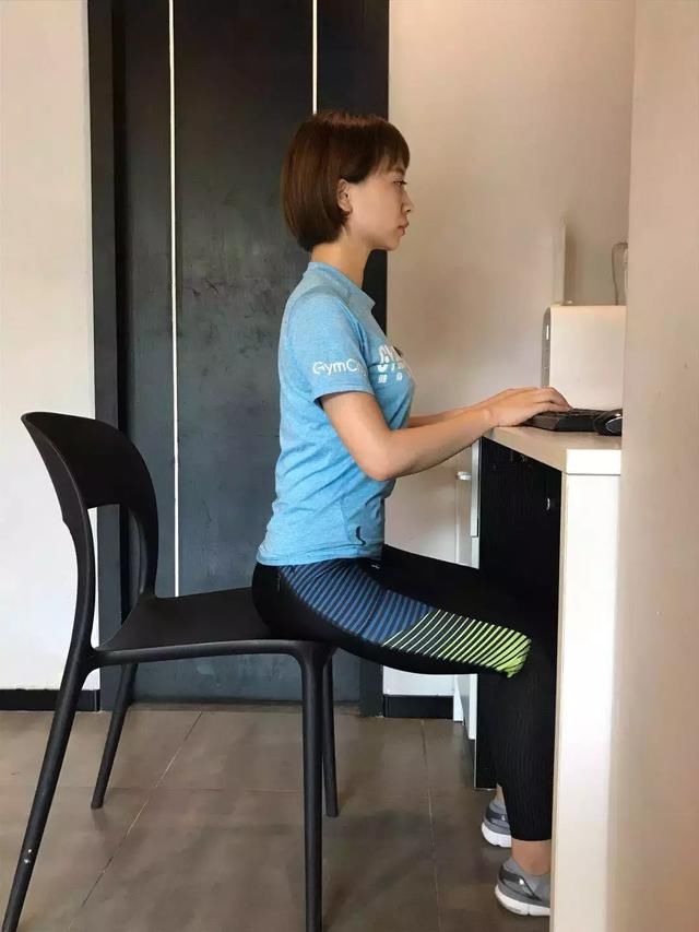 25岁的你，腿还没人家51岁的周慧敏好看！