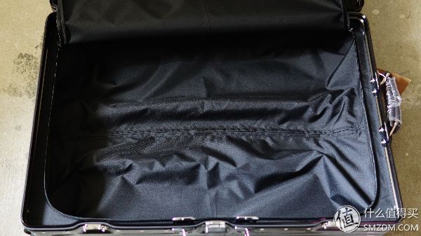 便宜量足的大容量行李箱:网易严选28寸pc铝框拉杆箱