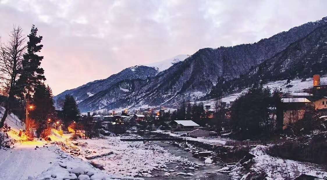 实拍欧洲人的后花园,藏在高加索山里的世外桃源，像极了西藏美景