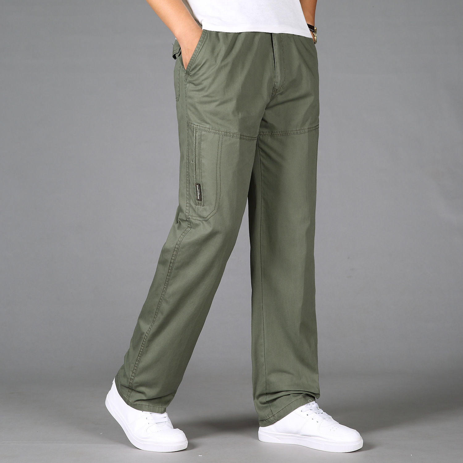 牛仔裤已经烂大街了!当下流行“司令裤”适合6070领导