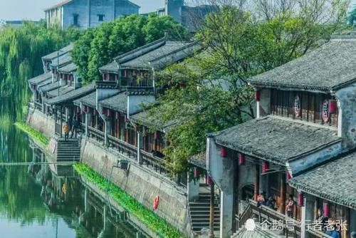 这座古镇曾是江南十大名镇之首，大运河上唯一的七孔石拱桥