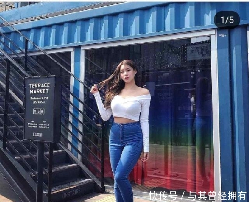#气质#长腿美女搭紧身牛仔裤,时髦显身材, 展现女性的高贵气质!