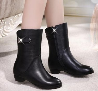 越来越多女人不穿马丁靴，“软秋靴”耐看舒适，显腿瘦气质更迷人