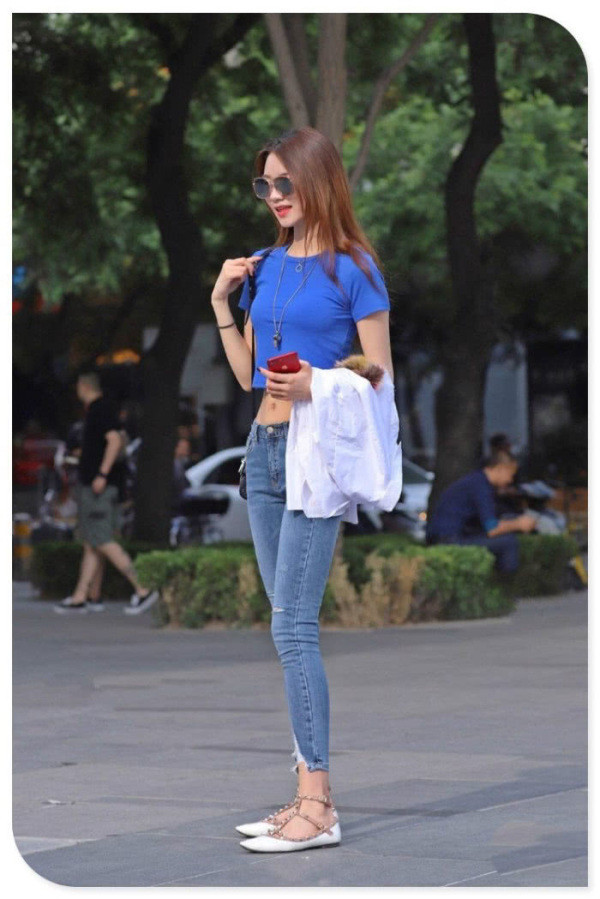 #身材#小姐姐这完美身材, 穿什么都好看