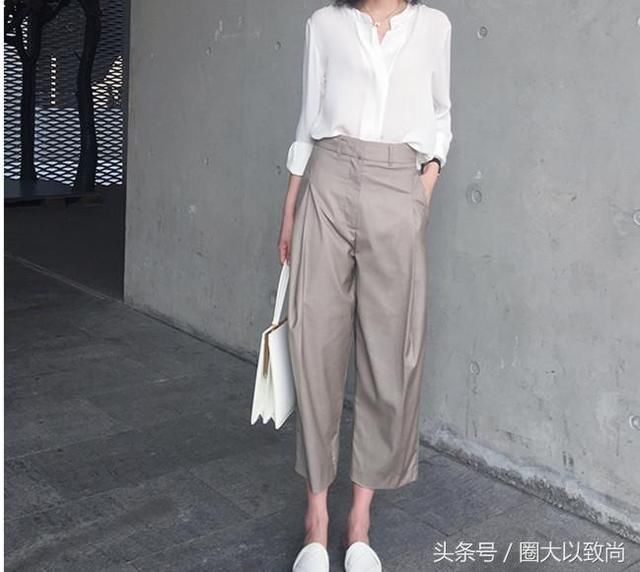 女人尽量不要短裤+凉鞋了，学深圳女人穿阔腿裤，洋气时髦又减龄