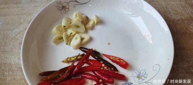  『特别』教你一个开胃又下饭的腌黄瓜，腌出的黄瓜清脆爽口，方法特别简单