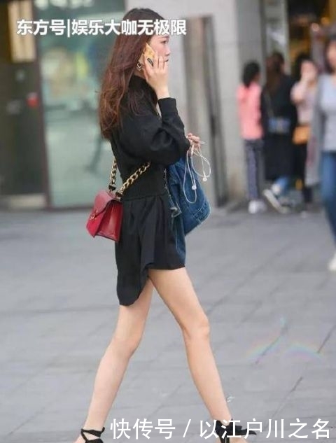  『长袖』街拍：身材苗条的小姐姐，一件黑色的长袖连衣裙，气质女神魅力范