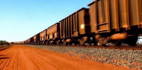  公里■世界最长火车，7公里长一眼望不到头，重10万吨需8个车头