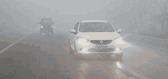  保命■高速上开车突遇暴雨如何是好？教你这三招，关键时刻能保