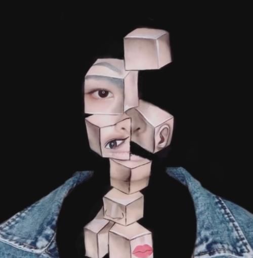 吓一跳■小姐姐脸上画“五官分离妆”，开始感觉被骗了，看到成品被吓一跳