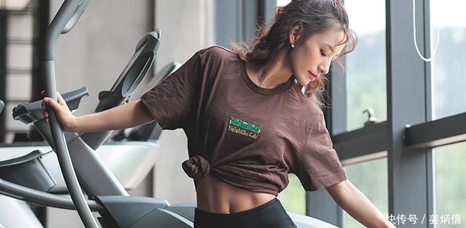 年轻漂亮的打底裤美女，非常有魅力，忒漂亮