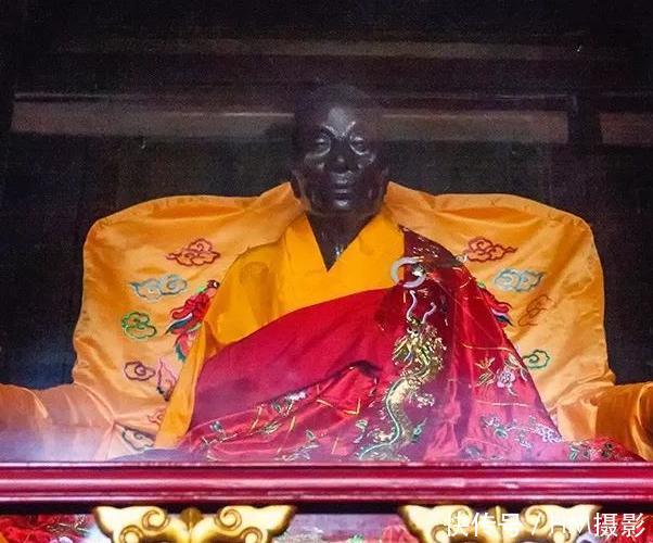 中国佛教禅宗创始人,圆寂后真身依旧完整,现仍供奉在禅宗发源地