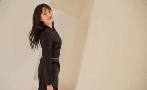 白百何出席活动,穿八千块凉鞋,网友:看到脚趾时我尴尬了!