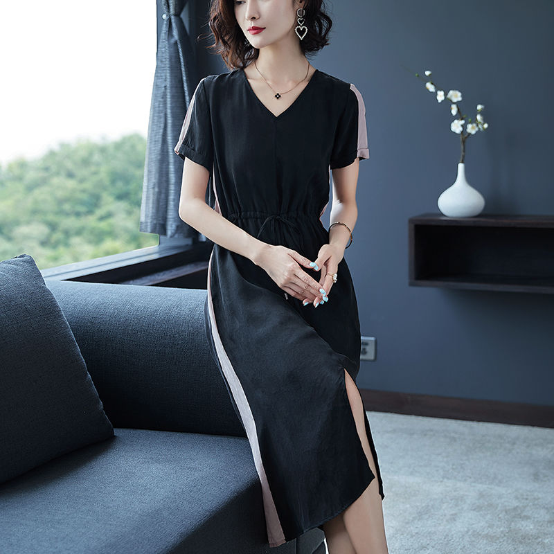 新出一种欧货裙:叫“蛇腰裙”，显瘦显嫩，美的70后挪不开眼