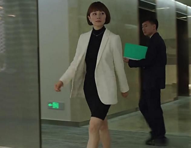  [将斯黛拉]假如房似锦跟斯黛拉battle一场，两人都穿职场风，她俩谁更狠？