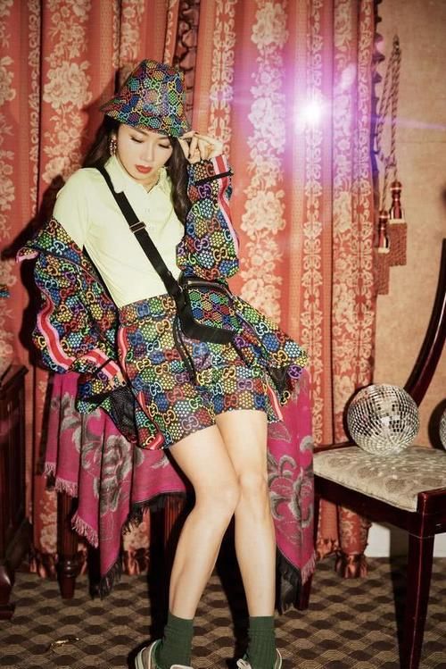  高调@程晓玥穿一身名牌凹造型，换了发型气质都变得不一样，美得太高调