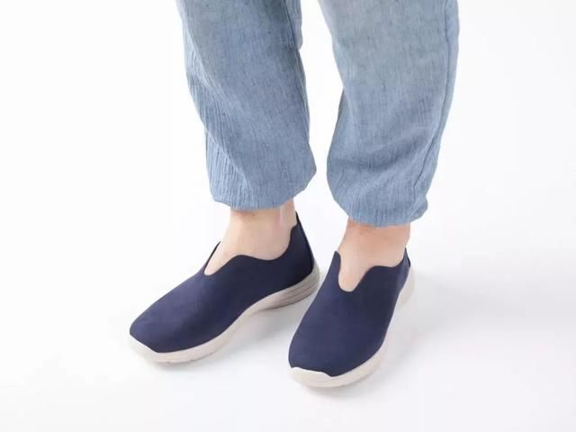 长大了，我也想偷穿妈妈的鞋……