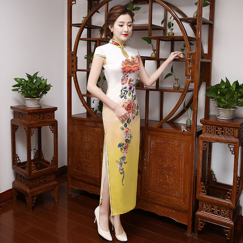 如此高端的旗袍真的美到人心醉，像图下貌美肤白的最适合了