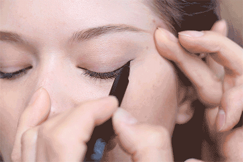 海兰小天使终于要逆袭啦！变身成为美妆博主的她奶凶奶凶的，原来