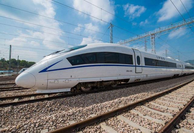 为什么高铁动车的车厢只有8节到16节呢？可算知道了