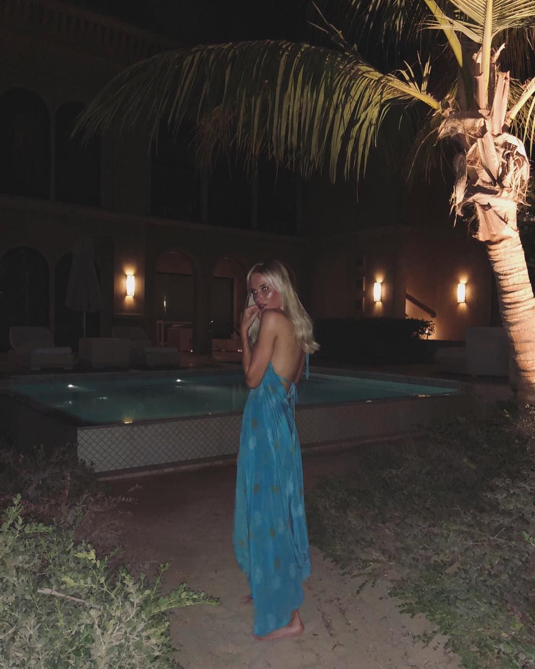 瑞典悍将女友外出度假 大秀美腿身材惊人