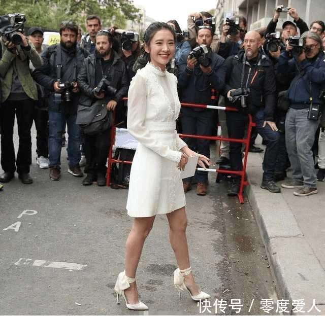 看了唐艺昕的腿, 男人都忍不住怀疑人生, 网友: 简直不能接受