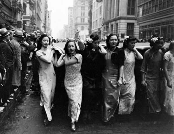 罕见老照片：镜头下穿着旗袍的民国女性，美的让人窒息！