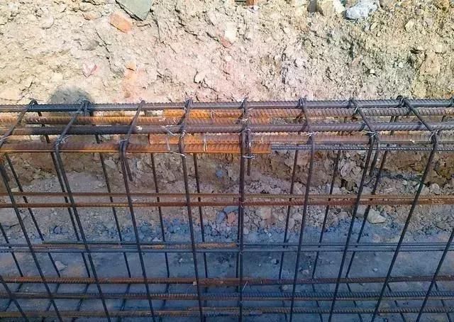 农村自建房“钢筋”越多就越牢固?装修工表叔说实话:错得离谱!