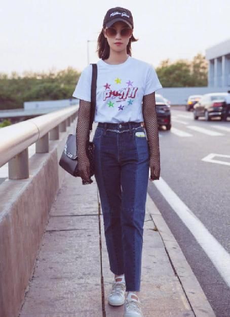 蓝盈莹能把俗气的肉袜穿的那么高级，实在厉害，时尚功底深厚啊！